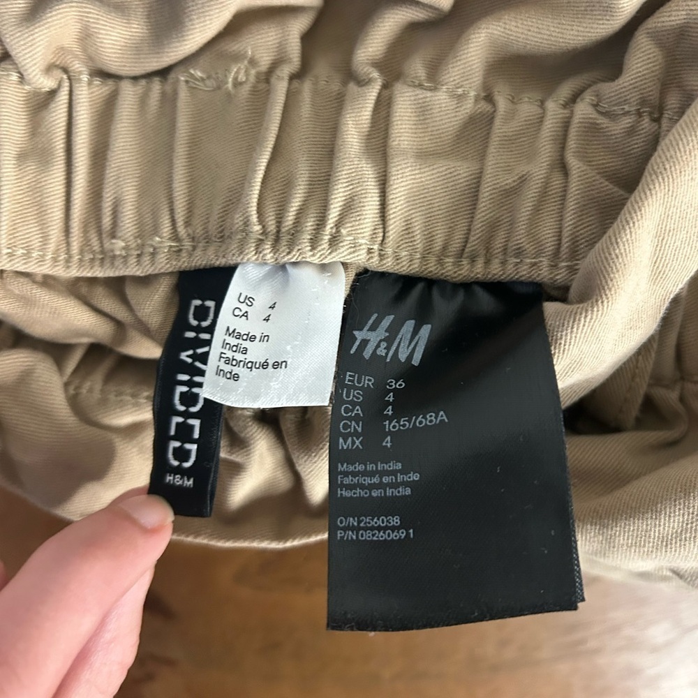 H&M Tan Cargo Pull On Women Shorts, Size 4 - Picture 4 of 6